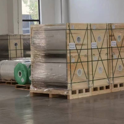 صلابة 4H: يتمتع الفيلم المطلي مسبقًا بصلابة ممتازة، مما يضمن قدرته على مقاومة الضغط الخارجي وليس من السهل تشويهه أو إتلافه أثناء الاستخدام، وبالتالي إطالة عمر خدمته.