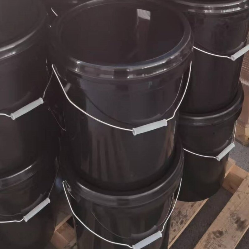 هذا النوع من المواد اللاصقة يعالج ويتصلب عند تعرضه للأشعة فوق البنفسجية، مما يخلق مادة لاصقة شفافة ومتينة مناسبة للاستخدام الداخلي.