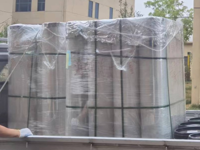 يوفر شفافية وصلابة ومقاومة استثنائية للتآكل لحماية المنتجات المعبأة بفعالية. كما يوفر خصائص مقاومة للماء والرطوبة والكهرباء الساكنة، مع توفير تأثيرات طباعة رائعة تُعزز المظهر الجمالي للمنتج.