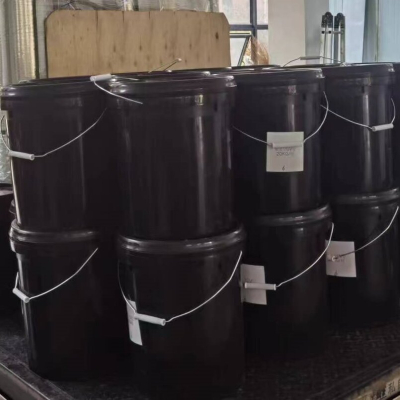 لزوجة منخفضة: يتميز الغراء بلزوجة منخفضة، مما يعني أنه يمكن أن يتدفق ويتغلغل في فجوات صغيرة بسهولة أكبر، مما يضمن نتائج ملء أفضل وتقليل النفايات.