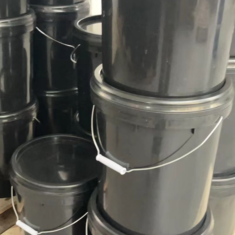 هذا النوع من المواد اللاصقة يعالج ويتصلب عند تعرضه للأشعة فوق البنفسجية، مما يشكل مادة لاصقة شفافة ومتينة مناسبة للاستخدام الداخلي.