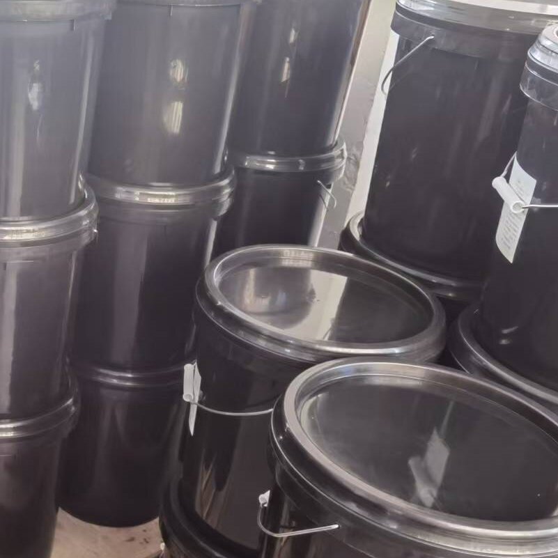 رائحة منخفضة: بالمقارنة مع بعض المواد اللاصقة التقليدية، ينتج هذا الغراء رائحة أقل أثناء الاستخدام، وهو أمر جيد لبيئة العمل وصحة المستخدم.