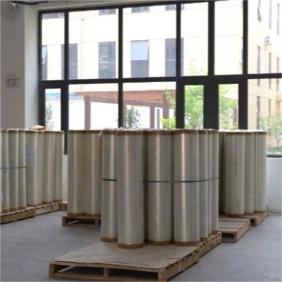 صلابة 4H: يتميز الفيلم المطلي مسبقًا بصلابة ممتازة، مما يضمن أنه قادر على مقاومة الضغط الخارجي وليس من السهل تشويهه أو تلفه أثناء الاستخدام، وبالتالي إطالة عمر الخدمة.