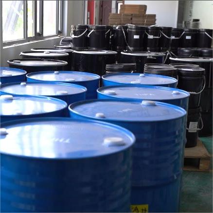 التصاق جيد بالعديد من المواد الداخلية مثل الخشب والسيراميك والبلاستيك لربط العناصر معًا بشكل آمن.