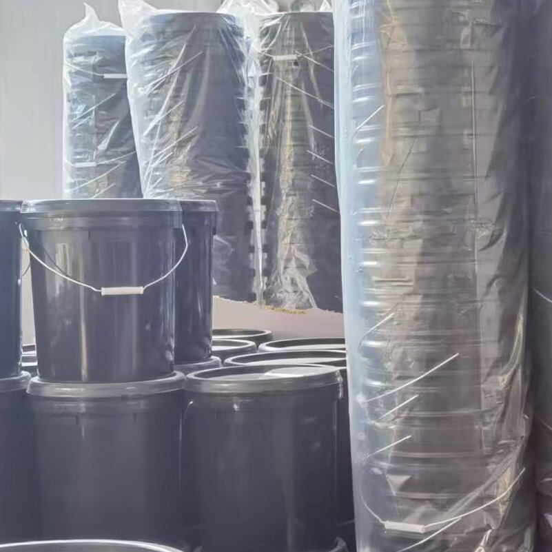 بالمقارنة مع بعض المواد اللاصقة التقليدية، فإن هذا الغراء ينتج رائحة أقل أثناء الاستخدام، وهو أمر جيد لبيئة العمل وصحة المستخدم.