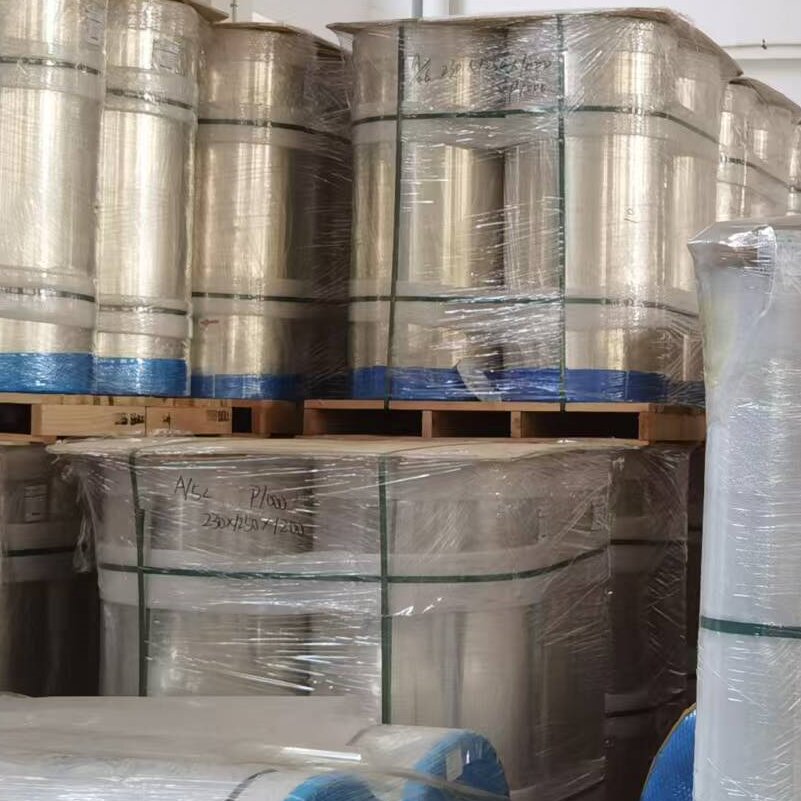 يعمل المزيج الفريد من معالجة الطلاء السيليكوني والملمس "7.5 خيط" على تعزيز خصائص إطلاق الفيلم، مما يجعله مثاليًا للتطبيقات التي تتطلب خصائص إطلاق دقيقة ونظيفة.