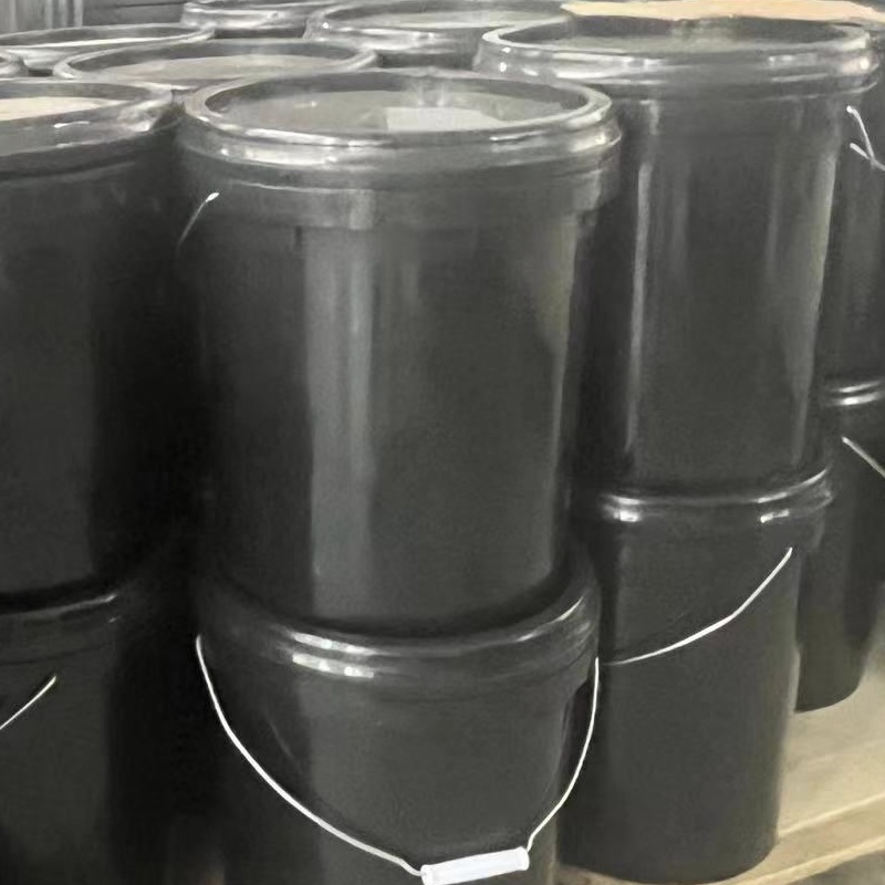 Este tipo de adesivo cura e endurece quando exposto à luz ultravioleta (UV), criando um adesivo transparente e durável, adequado para uso interno.