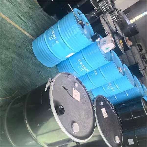 المعالجة السريعة: تسمح خصائص المعالجة السريعة للمنتج بالتجفيف أو المعالجة بسرعة بعد الطلاء بالتنقيط، مما يؤدي إلى تقصير دورة الإنتاج وتحسين كفاءة الإنتاج.