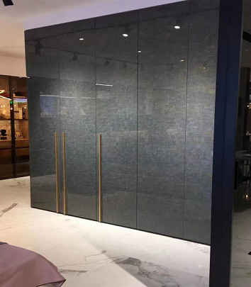 لاصق مسطح للحيوانات الأليفة في الهواء الطلق