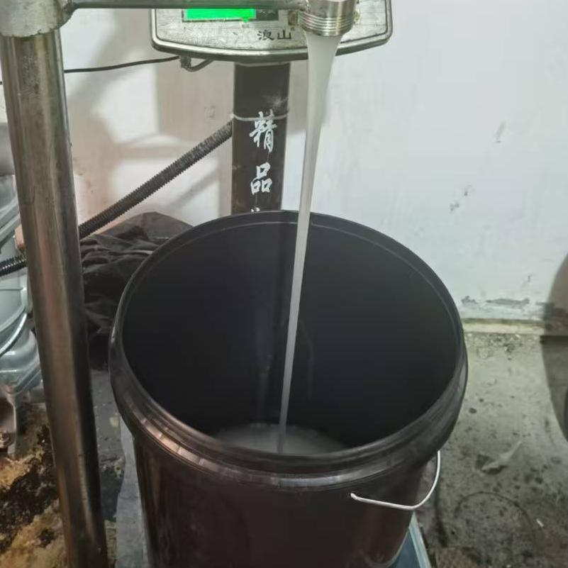 تحت إشعاع الأشعة فوق البنفسجية، يمكن علاجه في بضع ثوانٍ إلى دقائق، مما يقلل من تبخر المذيبات، ويزيد الإنتاجية، ويقلل التلوث.