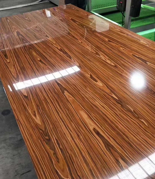 ورنيش الأشعة فوق البنفسجية الداخلي للخشب