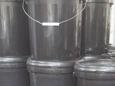 لاصق الأشعة فوق البنفسجية، المعروف أيضًا باسم اللاصق الحساس للضوء، ولاصق المعالجة بالأشعة فوق البنفسجية، هو نوع من المواد اللاصقة التي يجب معالجتها عن طريق إشعاع الأشعة فوق البنفسجية.