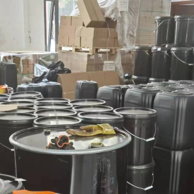 طلاءات الأسطوانة المتخصصة: هذا يعني أن المنتج مصمم خصيصًا لطلاءات الأسطوانة لضمان أفضل النتائج والأداء أثناء استخدامها. تُستخدم عادةً لطلاء أسطح الطلاء والغراء والأشياء الأخرى بالتساوي.