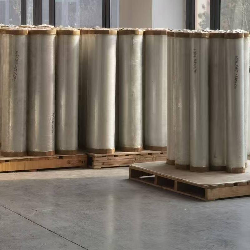 قادرة على توفير حاجز جيد لبخار الماء.