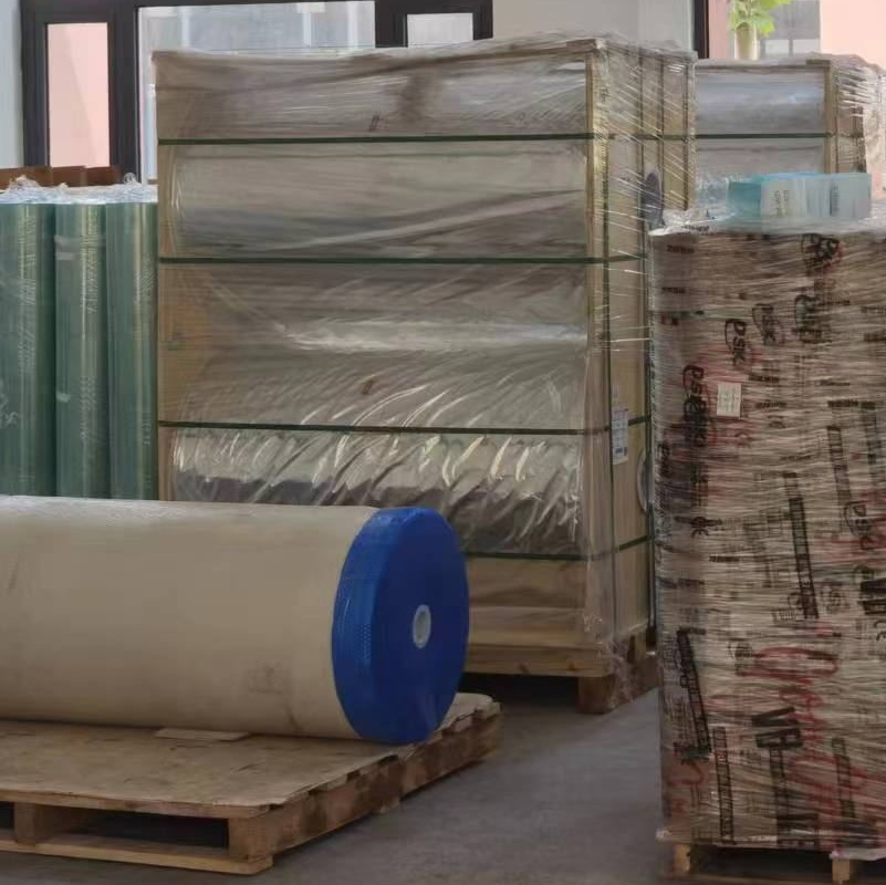 صلابة 4H: يتمتع الفيلم المطلي مسبقًا بصلابة ممتازة، مما يضمن قدرته على مقاومة الضغط الخارجي وليس من السهل تشويهه أو إتلافه أثناء الاستخدام، وبالتالي إطالة عمر خدمته.