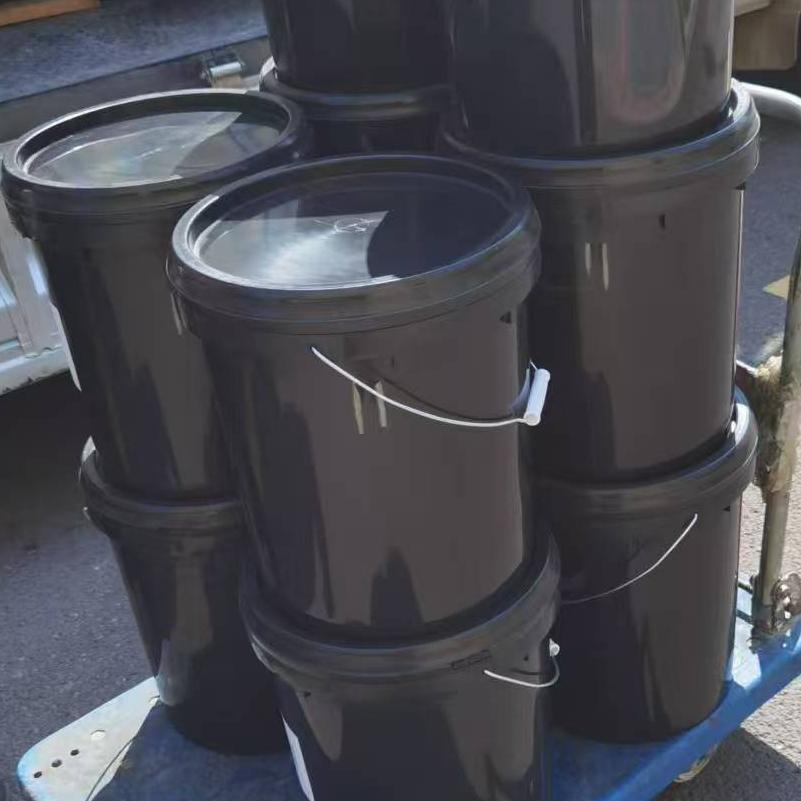 Forte adesão, cura rápida, boa adesão a uma ampla gama de materiais, incluindo madeira, couro, plástico, metal e assim por diante. Tem um certo grau de resistência à água e resistência à corrosão.