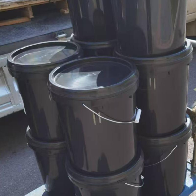 الغمر هو عملية غمر المحلول اللاصق بالتساوي على سطح الجسم المطلي من خلال معدات الغمر لتشكيل طبقة رقيقة وموحدة من المادة اللاصقة.