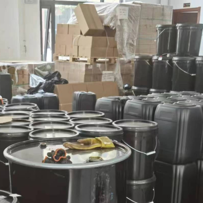 إن اللاصق الراتنجي للأشعة فوق البنفسجية الداخلي هو منتج لاصق مصمم خصيصًا للتطبيقات الداخلية التي تتطلب رابطة قوية وواضحة وأداء معالجة سريع.