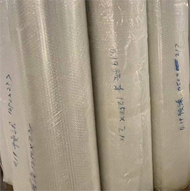 يمكن طباعة الجانب الخلفي: يمكن طباعة 25 فيلمًا من الحرير المطلي مسبقًا ليس فقط على الجانب الأمامي، ولكن أيضًا على الجانب الخلفي، مما يوفر للمستخدمين المزيد من خيارات التصميم ويجعل المنتج أكثر تخصيصًا وتنوعًا.