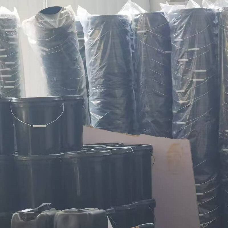 Jenis perekat ini mengeras dan mengeras saat terkena sinar ultraviolet (UV), sehingga menghasilkan perekat yang fleksibel dan tahan cuaca yang cocok untuk penggunaan di luar ruangan.