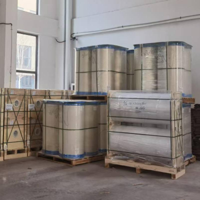 يحتوي على طبقة من زيت السيليكون على السطح مما يجعله ناعمًا للغاية.