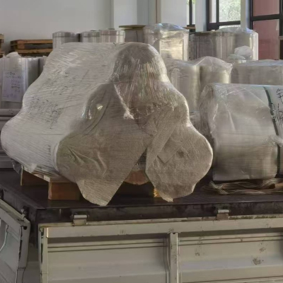 18.8 الفيلم الحريري المطلي مسبقًا من جانب واحد عبارة عن مادة ركيزة رقيقة ومرنة تُصنع عادةً من مادة قائمة على البوليمر مثل البوليستر أو البولي بروبيلين.