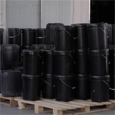 يعد الغراء البلوري UV الداخلي منتجًا لاصقًا متخصصًا مصممًا للتطبيقات الداخلية التي تتطلب ربط أو ختم أو طلاء مواد مختلفة مثل الزجاج والبلاستيك والمعادن والسيراميك. عادةً ما يكون هذا النوع من المواد اللاصقة عبارة عن راتينج سائل شفاف يُعالج ويتصلب عند تعرضه للأشعة فوق البنفسجية.