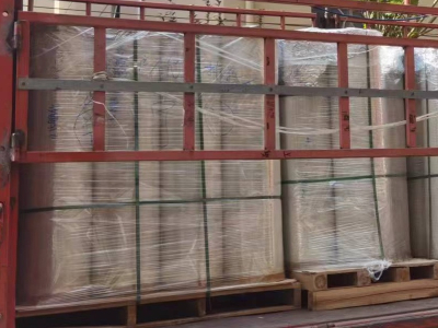 La película de PET es un material de película hecho de tereftalato de polietileno como materia prima, extruido en láminas gruesas mediante el método de extrusión y luego fabricado mediante estiramiento bidireccional.