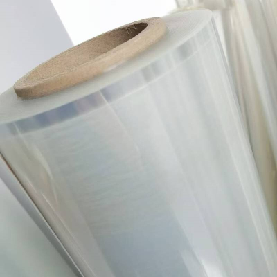 صلابة 4H: يتميز الفيلم المطلي مسبقًا بصلابة ممتازة، مما يضمن أنه قادر على مقاومة الضغط الخارجي وليس من السهل أن يتشوه أو يتلف أثناء الاستخدام، وبالتالي إطالة عمر الخدمة.