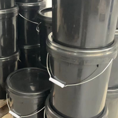 الشفافية العالية: شفافية هذا النوع من الغراء عالية جدًا، أي أنه بعد إسقاط الغراء، يمكنه الحفاظ على اللون الأصلي للمادة الملتصقة، ولن يسبب تأثيرًا واضحًا على مظهره.