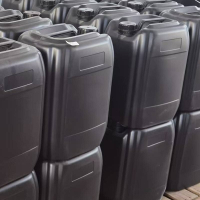 لزوجة منخفضة: يتميز الغراء بلزوجة منخفضة، مما يعني أنه يمكن أن يتدفق ويتغلغل في فجوات صغيرة بسهولة أكبر، مما يضمن نتائج ملء أفضل وتقليل النفايات.